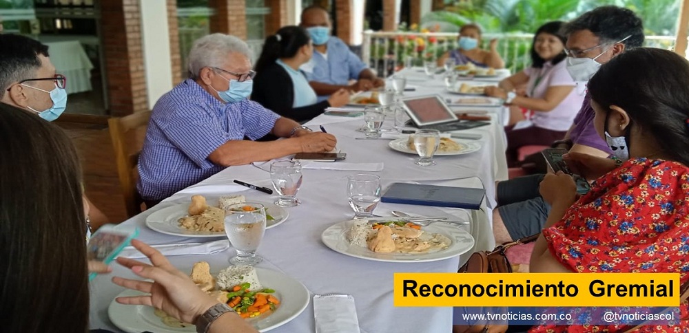 Reconocimiento gremial Periodistas Comunicadores sociales Neiva Huila Colombia tvnoticias.com.co CORPEHUILA FECOLPER Premios prensa
