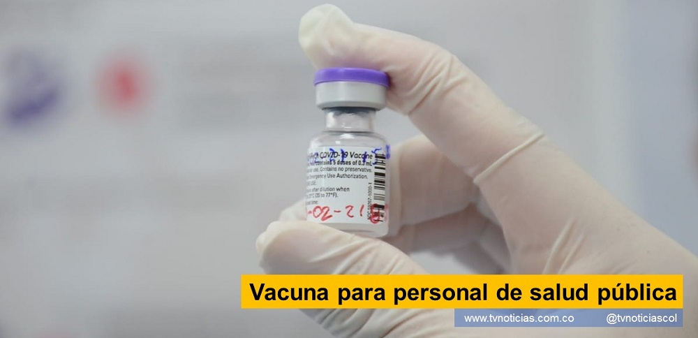 Neiva Huila Colombia Vacuna para personal de salud pública www.tvnoticias.com.co La dosis de CoronaVac de Sinovac se aplicará al personal de La Red de Salud Pública que atiende a pacientes con COVID-19 en municipios del Huila, distintos a Neiva. Un reporte de la Oficina de prensa de la Gobernación precisa que, El Ministerio de Salud y Protección Social, entregó a la Secretaría Departamental de Salud del Huila, 4.426 dosis, de las cuales 2.751 debe destinarlos al personal de Salud de 36 municipios y las restantes para la población mayor de 80 años.