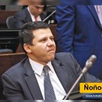 Ñoñocorruptomanía Neiva Huila Colombia www.tvnoticias.com.co Por Aníbal Charry González. La senadora del Centro Democrático, Paloma Valencia, en una columna publicada ayer en el Diario el Huila, cínicamente alarmada por lo que declaró el convicto ex senador Ñoño Elías contra la campaña del expresidente Juan Manuel Santos para tratar de obtener más rebajas a su irrisoria condena, expresaba que sus declaraciones eran escandalosas, porque develaban como se tejía la corrupción de los funcionarios públicos que negociaban los contratos con las empresas privadas, cobrando coimas y enriqueciéndose en desmedro del país. Y claro que se alarmaba con cinismo porque se trataba de una declaración sobre corrupción que involucraba al odiado expresidente Santos que se atrevió a firmar los acuerdos de paz con las odiadas Farc, pero que no había suscitado su inquietud antes frente a los demás casos de corrupción protagonizados secularmente por la clase política protocorrupta que tenemos, que incluye por supuesto a su grupo político