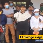 La dirigencia del paro, visible en Altamira Huila, exige concretar diálogo, para encontrar solución a los numerosos problemas que consistan sobre los colombinos. En ese sureño municipio se concentra nutrida delegación del Caquetá, impidiendo el paso hacia ese Departamento, el Putumayo y el sur del Huila El diálogo exige líderes del sur Neiva Colombia www.tvnoticias.com.co