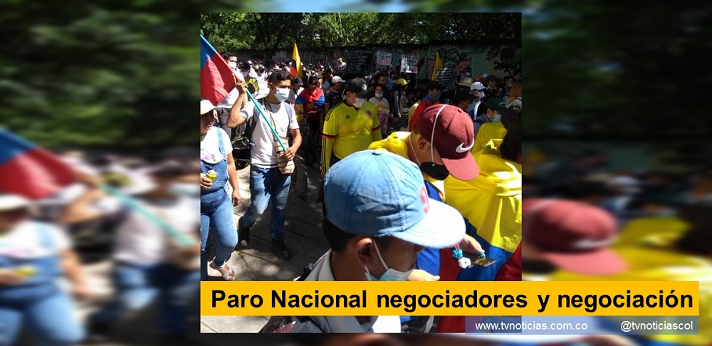 Considero que los negociadores de los términos para la solución del malestar socioeconómico y la protesta social, deben exigir que el gobierno se comprometa a presentar al Congreso, antes de terminar la presente legislatura, proyectos de ley para convertir los acuerdos en políticas de estado. Esto por obvias razones. Los problemas que generan el malestar social, son estructurales y son consecuencia del modelo económico que siempre han defendido y mantenido los gobiernos, en forma consecutiva, en la sucesión del alto poder público. Paro Nacional negociadores y negociación Neiva Huila Colombia www.tvnoticias.com.co