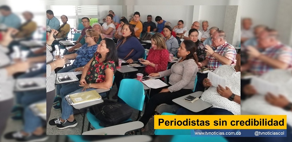 La esencia y razón de ser de Un Periodista es la credibilidad que tenga entre quienes lo leen o escuchan. Este profesional se debe a la sociedad que espera recibir información verídica con derecho a estar bien informada. Esa credibilidad del Periodista trasciende al Medio de Comunicación, donde presta sus servicios, como investigador ecuánime de hechos acaecidos en la sociedad. El Periodista es transmisor de hechos ciertos, no de supuestos, de imaginables, de irrealidades, de silogismos, de anuncios imposibles o de eufemismos, porque pierde credibilidad fundamento de su existencia. Periodistas sin credibilidad www.tvnoticias.com.co Neiva Huila Colombia