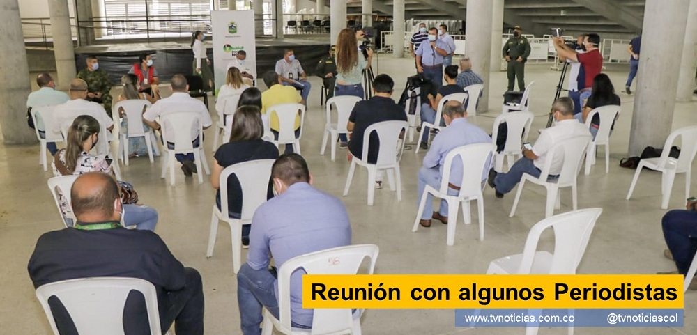 Un grupo de Periodistas dialogó con el alcalde Neiva, sobre el apoyo oficial que recibirá, para cubrir información, durante las manifestaciones en la vía pública, con la prolongación del paro nacional iniciado el 28 de abril. “Nosotros lo que hacemos, como defensores de los derechos Humanos, es llamar a la cordura y a que a ustedes los dejen trabajar” precisó Gorky Muñoz Calderón, alcalde de Neiva Huila Colombia www.tvnoticias.com.co