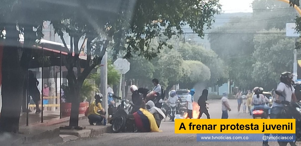 El Gobierno Nacional despliega contundente acción encaminada a reducir impactos de protestas juveniles, a partir del 20 DE julio. Sin que haya efectuado la mínima intención de dialogar con los jóvenes, dispuso contrarrestar la reactivación de rebeldía A frenar protesta juvenil - www.tvnoticias.com.co tvnoticiascol TVNOTICIAS.COM