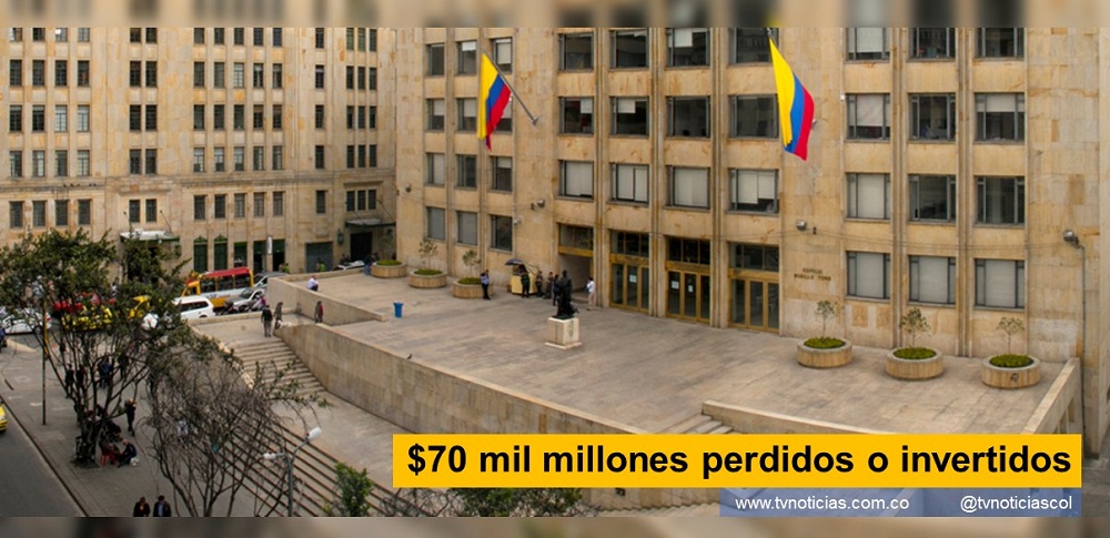 $70 mil millones perdidos o invertidos La ministra de las TIC reveló la pérdida de $70 mil millones de pesos en contrato asignado a empresa colombiana, para colocar red de Internet a Instituciones de Educación retiradas de Bogotá. Unión temporal “Centros Poblados”, Jorge Pino Ricci tvnoticiascol Los Medios Nacionales, de inmediato dieron crédito a la funcionaria del Gobierno y, desplegaron todo el espacio y el tiempo para divulgar la versión oficial y calificar el hecho como irregular acción de la ministra. TVNOCIAS.COM www.tvnoticias.com.co COMCEL S.A. engaño al Estad