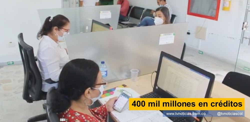 El Huila contribuyó con el 8% del capital que en créditos se han otorgado en el Departamento, como alternativa para enfrentar la crisis financiera del sector productor, derivada de la pandemia que genera el COVID-19 400 mil millones en créditos tvnoticiascol TVNOTICIAS.COM www.tvnoticias.com.co INFIHUILA Fondo de Reactivación Económica