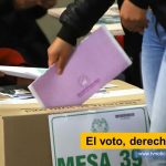 Frecuentemente se expresa que el voto es una obligación de los ciudadanos, esta es la tesis de los que propugnan por establecer el voto obligatorio, otros creemos que el voto es un derecho que tiene todo ciudadano que vive en Democracia. El voto, derecho u obligación colombianos presidencia Colombia tvnoticiascol TVNOTICIAS.COM www.tvnoticias.com.co constitución democracia participativa