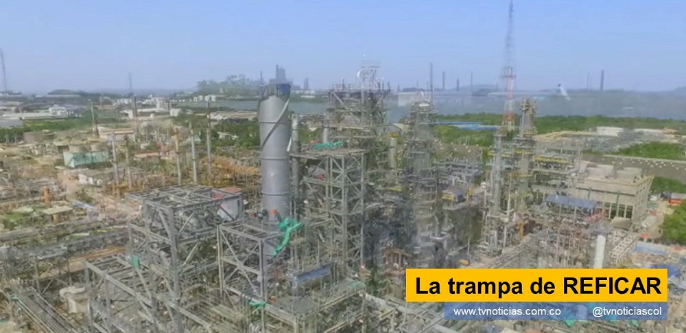 La trampa de REFICAR Un nuevo proceso de responsabilidad fiscal se abrió contra 8 exdirectivos de REFICAR. tvnoticiascol TVNOTICIAS.COM www.tvnoticias.com.co Contraloria Colombia, erario colombiano