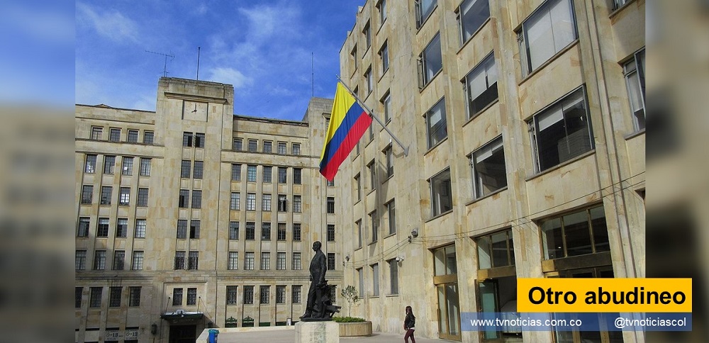 Un nuevo caso de abudineo, puso al descubierto la Controria General de la República, está vez en Barranquilla. Otro abudineo - www.tvnoticias.com.co tvnoticiascol TVNOTICIAS.COM Veeduria ciudadana multifuncional