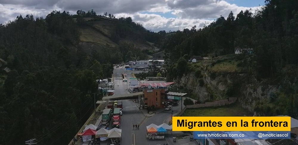 Un considerable aumento de venezolanos de distintas edades, interesados en ingresar al Ecuador, registra la frontera colombo-ecuatoriana al mediar el mes de octubre Migrantes en la frontera tvnoticiascol TVNOTICIAS.COM www.tvnoticias.com.co