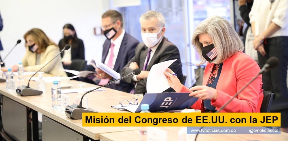 Las cabezas de las 3 entidades que conforman el Sistema Integral para la Paz se reunieron con una delegación del Congreso de Estados Unidos que visitó a Colombia. Durante el encuentro, la senadora del estado de Iowa Joni Ernst y los representantes a la Cámara Randy Feenstra y Lisa McClain, de Iowa y Michigan, conocieron qué 2 hacen las 3 entidades creadas por el Acuerdo Final de Paz Misión del Congreso de EE.UU. con la JEP - www.tvnoticias.com.co TVNOTICIAS.COM tvnoticiascol Jurisdicción Especial para la Paz, la Comisión de la Verdad y la Unidad de Búsqueda de Personas dadas por Desaparecidas