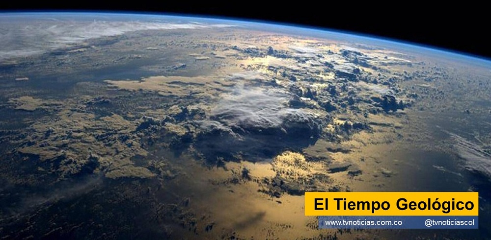 Con el conocimiento de la historia geológica de la Tierra sabemos que la edad de nuestro planeta ronda los 4.500 millones de años. El tiempo geológico se determina por investigaciones geofísicas, con una unidad básica de un millón de años o CRON El Tiempo Geológico tvnoticiascol www.tvnoticias.com.co Devónico Carbonífero Ordovícico Cretácico Jurásico