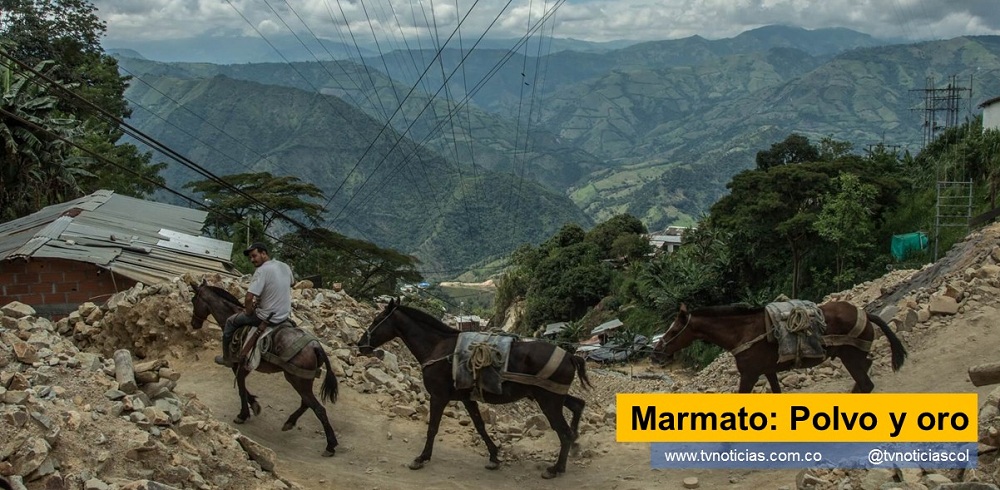 La carretera que conduce al viejo Marmato está despavimentada. Al pasar, se forman nubes de polvo y en polvo también están convirtiéndose los habitantes del pueblo minero. Al subir por la cordillera que conduce hacia el cerro El Burro, se observan varias quebradas oscurecidas por los venenos vertidos para obtener el oro Marmato Polvo y oro - www.tvnoticias.com.co tvnoticiascol