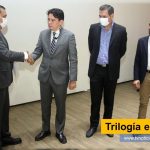 Los nuevos miembros de la Mesa Directiva de la Asamblea del Huila, asumieron con 11 días de anticipación y en pleno desarrollo de sesiones ordinarias. la ceremonia organizada en el remozado teatro Pigoanza, contó con presencia de especiales invitados y se convirtió en demostración de fuerza política, como era de esperarse para esta época del agite electoral. El joven Johann Alexander Vargas Bedoya, del partido Cambio Radical, dirigirá las sesiones durante el 2022, tras acuerdo partidista del 2019. Helber Yesid Pinzón Saavedra Virgilio Huergo Gómez Luis Enrique Dussán López Trilogía en la Asamblea tvnoticiascol www.tvnoticias.com.co