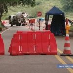 Concesión Ruta 45 puente Arenoso La creciente del río Timaná destruyó el 50% de la capa asfáltica y genero el percance que, no se reparará antes de seis semanas. La movilidad vehicular Neiva - San Agustín registra interrupción en el Pr 30 de la Ruta 45, donde presenta paso controlado y restringido Interrupción - www.tvnoticias.com.co tvnoticiascol