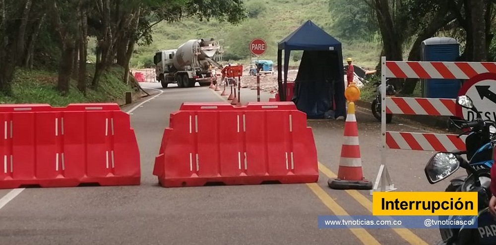 Concesión Ruta 45 puente Arenoso La creciente del río Timaná destruyó el 50% de la capa asfáltica y genero el percance que, no se reparará antes de seis semanas. La movilidad vehicular Neiva - San Agustín registra interrupción en el Pr 30 de la Ruta 45, donde presenta paso controlado y restringido Interrupción - www.tvnoticias.com.co tvnoticiascol