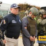 El detenido cabecilla principal del Clan del Golfo, Dairo Antonio Usuga (alias: Otoniel), hoy extraditado a EE.UU, entregó extensa lista de colaboradores suyos, durante la estancia en el ilícito comercio colombiano de alucinógenos Silencio en la lista tvnoticiascol www.tvnoticias.com.co