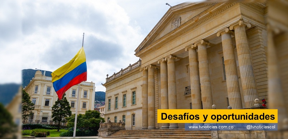 A propósito de las expectativas respecto al próximo presidente de Colombia: Para que una sociedad pueda desarrollarse y lograr positivos y progresivos objetivos políticos, sociales, económicos y culturales, es imprescindible que tenga alguien que piense, organice, dirija y asuma, en términos generales, las responsabilidades del desarrollo integral. Ese alguien, bajo esas condicione, debe ser el jefe de gobierno, de la correspondiente nación Desafíos y oportunidades tvnoticiascol www.tvnoticias.com.co Gustavo Petro 2022 elecciones