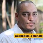 Ronald Rojas Ramos, quien durante su vida guerrillera en las FARC usó el seudónimo de Ramiro Durán, murió el pasado lunes 04 de julio como Unidad Nacional de Protección consecuencia de dos impactos de bala en el pecho que le propinó un francotirador mientras descansaba con su esposa y sus dos pequeños hijos en la finca de su padre, el abogado Ramiro Rojas, ubicada en la vereda Cuisinde del municipio de Palermo, distante 15 minutos de la ciudad de Neiva Despedida a Ronald Rojas Ramos tvnoticiascol www.tvnoticias.com.co masacres FARC