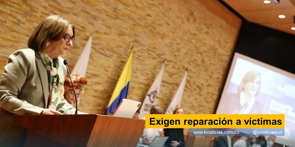 Los voceros de control organizaciones de la población civil, exigen priorizar y aumentar atención integral a víctimas del conflicto armado en Colombia. En el país, se estima en 9 millones el número de víctimas y desde 2011, cuando entra en vigencia Ia Ley 1448, únicamente el 12%, ha sido reparado a Procuraduría General de la Nación, la Defensoría del Pueblo, la Contraloría General de la República, la Mesa Nacional de Participación Efectiva de Víctimas y los Representantes de los Pueblos Étnicos solicitan aumentar y priorizar la atención y reparación integral de las víctimas del conflicto armado en los territorios tvnoticiascol www.tvnoticias.com.co
