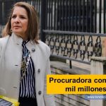 “violar todo el estatuto contractual y todas las normas presupuestales”. La OEI es una entidad internacional, y los recursos del convenio no tienen que atenerse a las reglas del sector público colombiano. Por ejemplo, no han pasado por los filtros del Departamento de Planeación Nacional (DNP), que exige a todos los proyectos y recursos del ente de control estar estructurados en propuestas formales. Tampoco tienen los mismos filtros de contratación de Colombia Compra Eficiente o el SECOP Desde que Margarita Cabello asumió como procuradora general de la Nación, la entidad ha firmado dos millonarios convenios con la Organización de Estados Iberoamericanos (OEI),  un organismo de cooperación multilateral entre 23 países de habla española y portuguesa de la región, que tiene presencia en Colombia desde 1971. No se debe confundir con la Organización de Estados Americanos (OEA) Procuradora comprometió $31 mil millones sin vigilancia tvnoticiascol www.tvnoticias.com.co