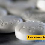 Hace unos días, me contó un compañero de curso que, derretido por el calor, pasó por una tienda y pidió “una Maltina”. Al ver que la tendera lomiró como a un extraterrestre, decidió cambiar supedido por una Lux Cola; al final estaba dispuesto a transarse por una Kol-Kana. Ni lo uno ni lo otro, “esas bebidas ya no existen”, me dijo la tendera, “usted debe ser de la generación de la Uva Canada Dry”. tvnoticiascol www.tvnoticias.com.co Los remedios del pasado