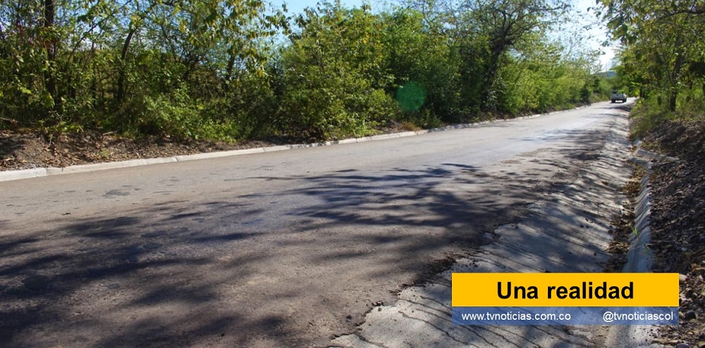 inversión la realizó ECOPETROL, dentro del plan de mejoramiento vial que busca mejorar la conectividad del Departamento, la movilidad de la población y el transporte de bienes y servicios que dinamicen la economía local y aporten al desarrollo sostenible de los huilenses Una inversión de $1.198 millones permitió la intervención de 2.7 kilómetros que separa a la localidad rural Santa Clara de la carretera principal Neiva - Palermo, noroccidente del Huila Una realidad tvnoticiascol www.tvnoticias.com.co