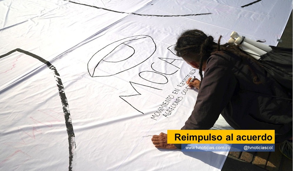 Al final del encuentro, todos los asistentes firmaron una tela gigante que recorrerá a Collmbia y el mundo, como símbolo del compromiso de Este Gobierno