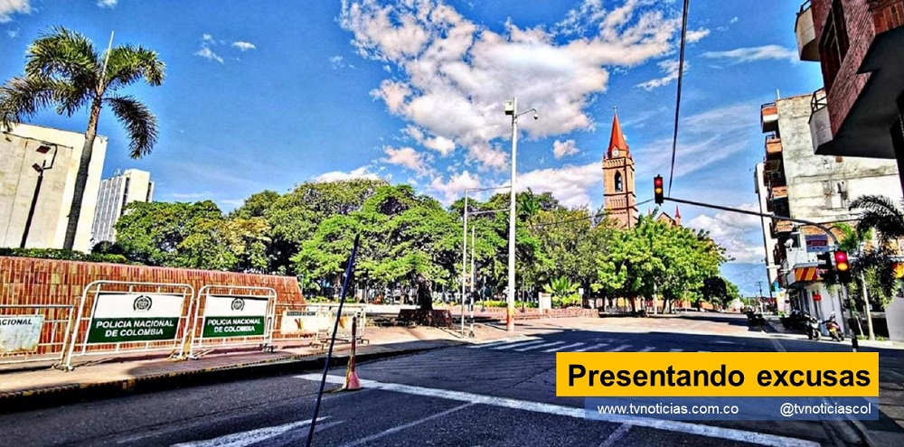 Esos ejes los identifica como: (a) Social y Comunitario. (b) Desarrollo Económico Sostenible. (c) Infraestructura y Servicios Públicos. (d) Gobierno desde y para el territorio Las atenciones a 4 ejes estratégicas identifican la inversión de $1.7 millones de la Administración Municipal de Neiva en los últimos 3 años, según datos proporcionados por el alcalde Gorky Muñoz Calderón Presentando excusas tvnoticiascol www.tvnoticias.com.co