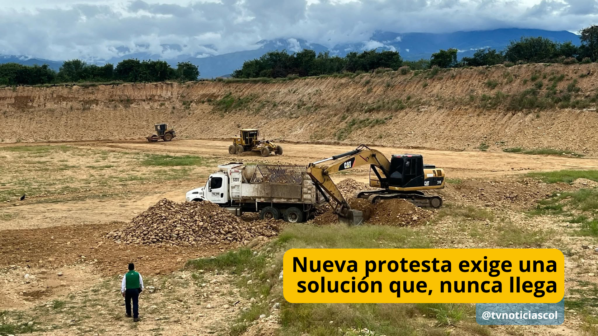 La suspensión del tránsito de carros compactadores de basura, desde el área urbana de Neiva hacia el Relleno Los Ángeles, se repite, porque la solución al problema no llega Nueva protesta exige una solución que, nunca llega @tvnoticiascol @enlacepaishuila